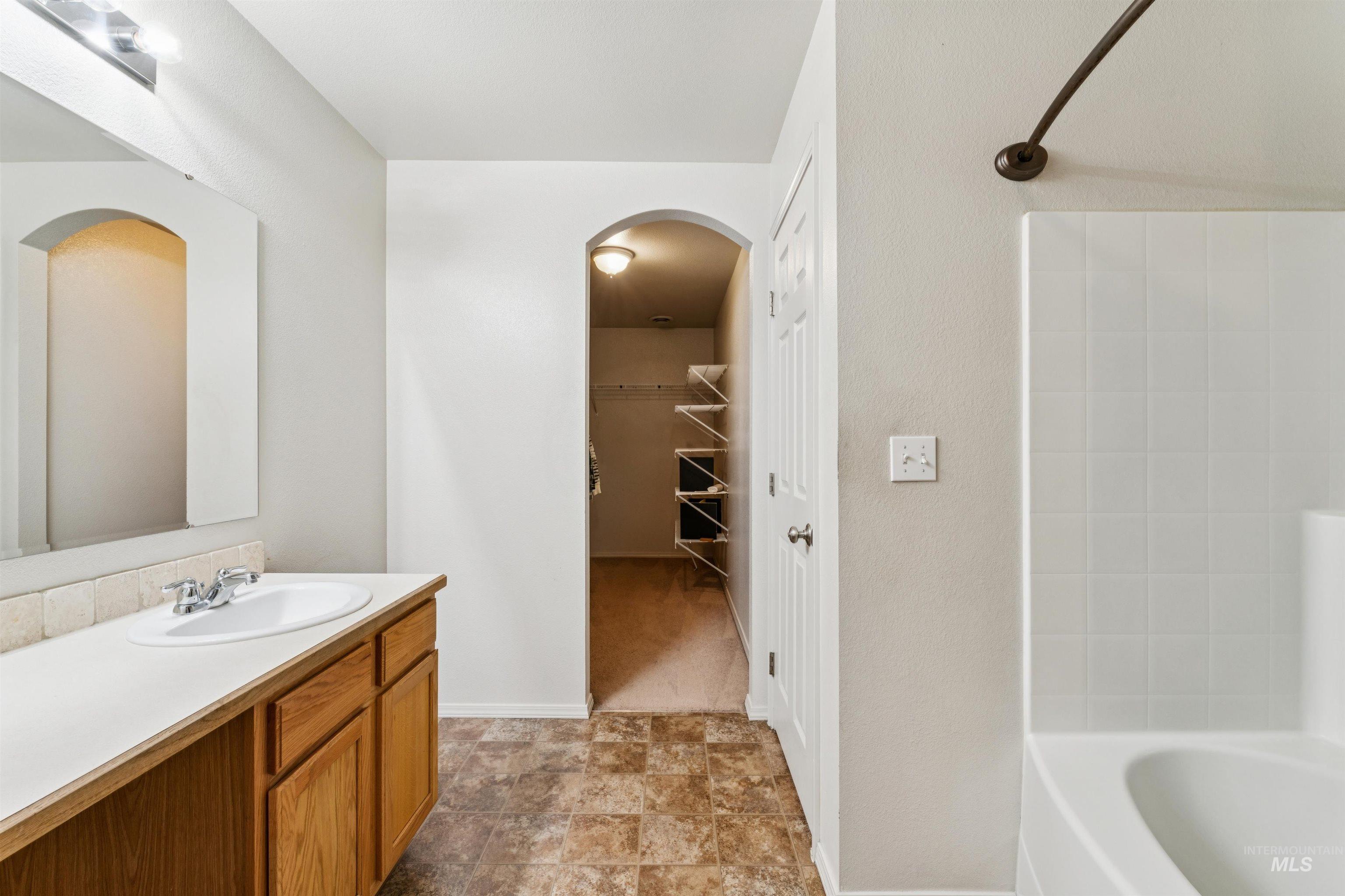 825 W Woodpine St, Meridian, Idaho 83646, 4 Bedrooms, 2.5 Bathrooms, Residential For Sale, Price $485,000,MLS 98974855