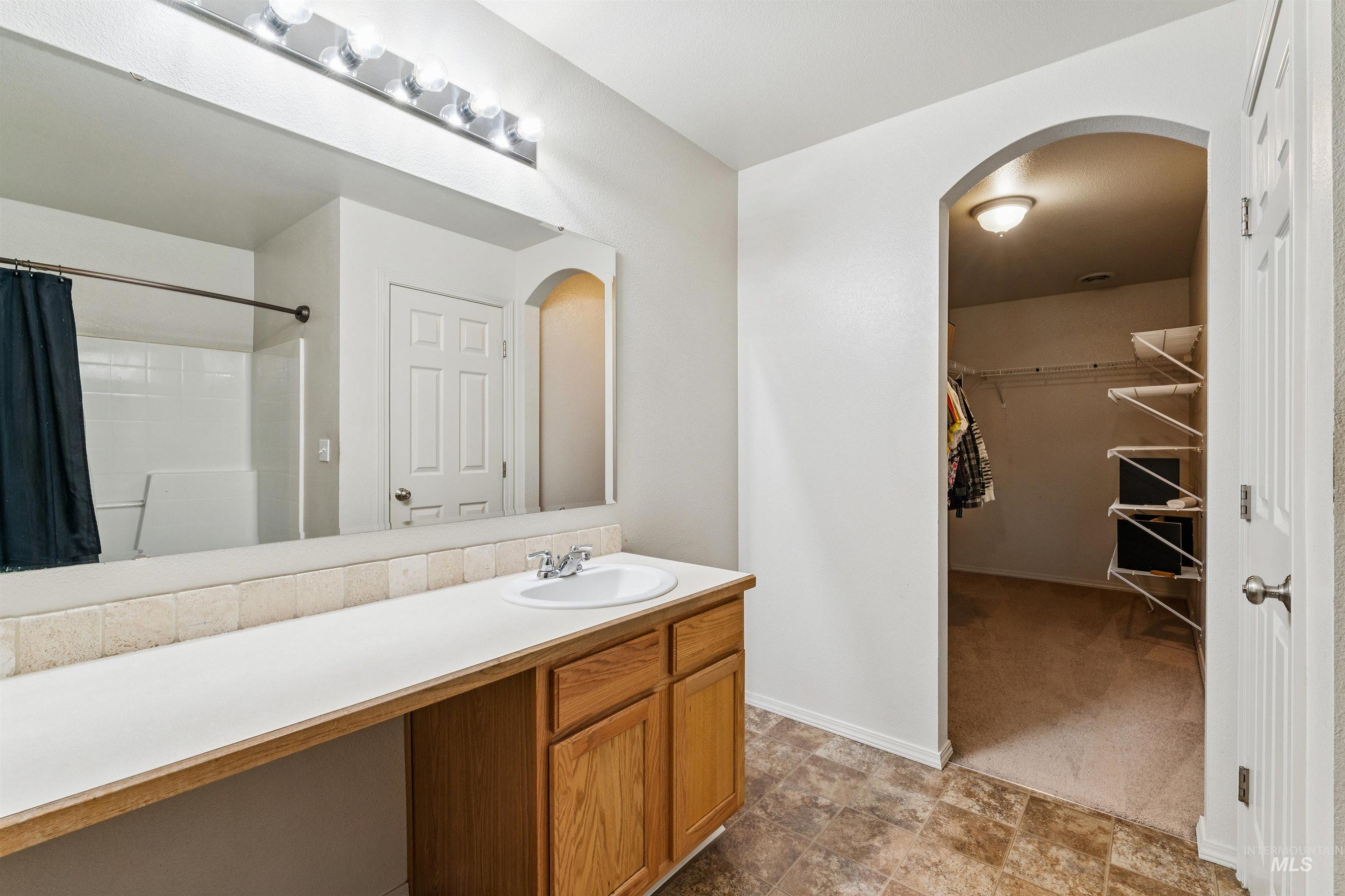 825 W Woodpine St, Meridian, Idaho 83646, 4 Bedrooms, 2.5 Bathrooms, Residential For Sale, Price $485,000,MLS 98974855