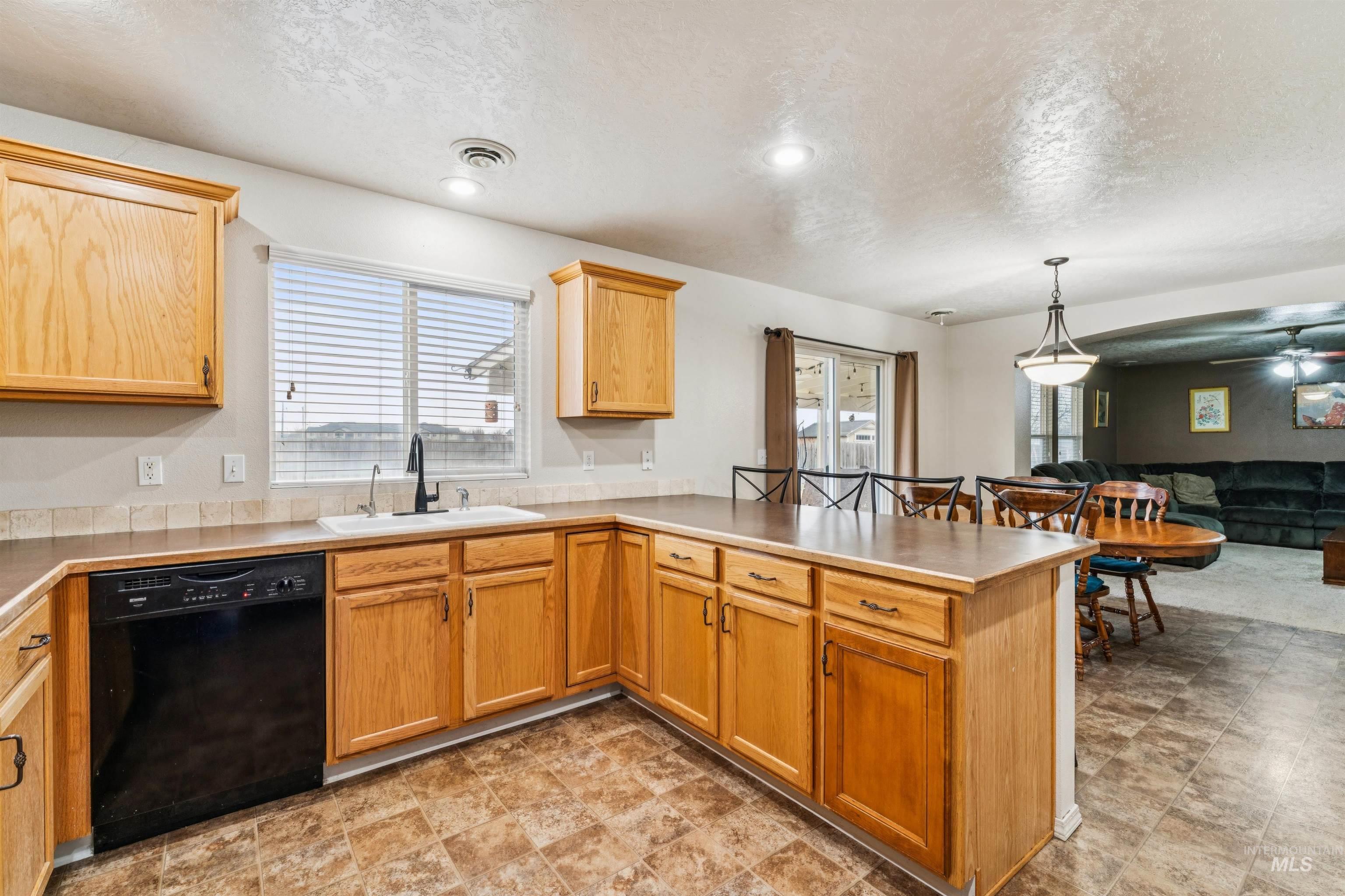 825 W Woodpine St, Meridian, Idaho 83646, 4 Bedrooms, 2.5 Bathrooms, Residential For Sale, Price $485,000,MLS 98974855