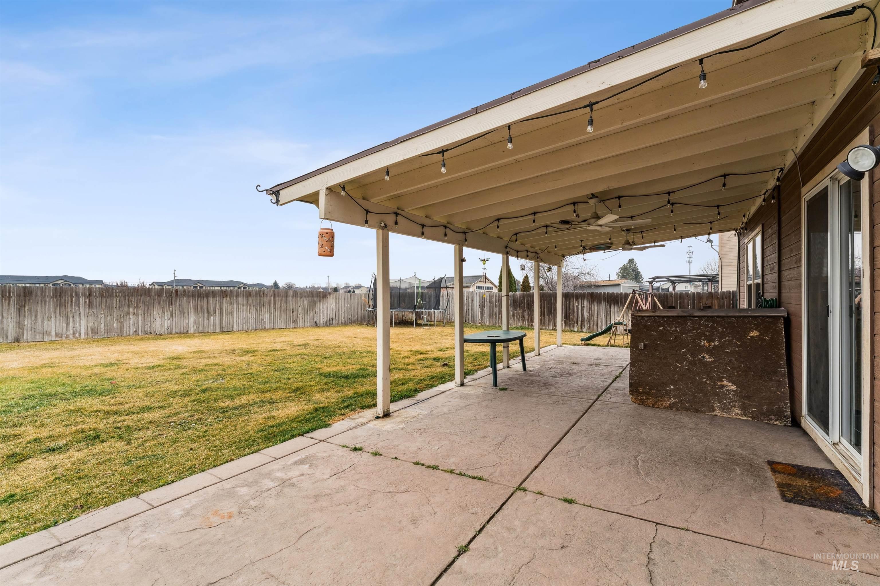 825 W Woodpine St, Meridian, Idaho 83646, 4 Bedrooms, 2.5 Bathrooms, Residential For Sale, Price $485,000,MLS 98974855