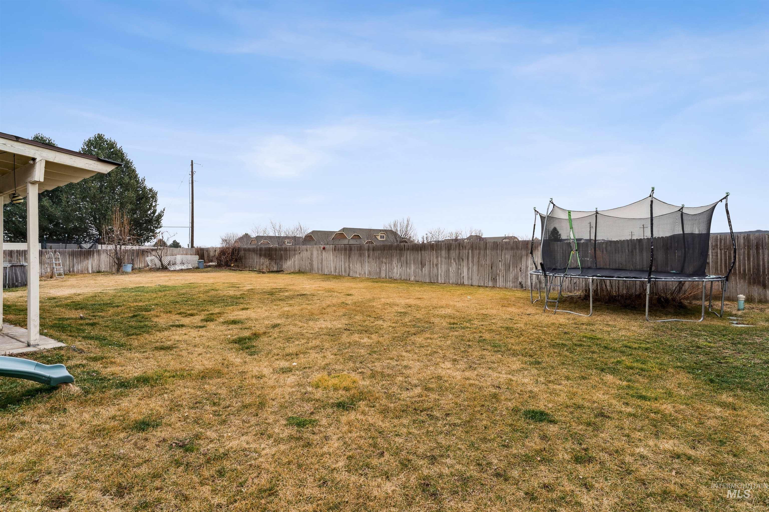 825 W Woodpine St, Meridian, Idaho 83646, 4 Bedrooms, 2.5 Bathrooms, Residential For Sale, Price $485,000,MLS 98974855