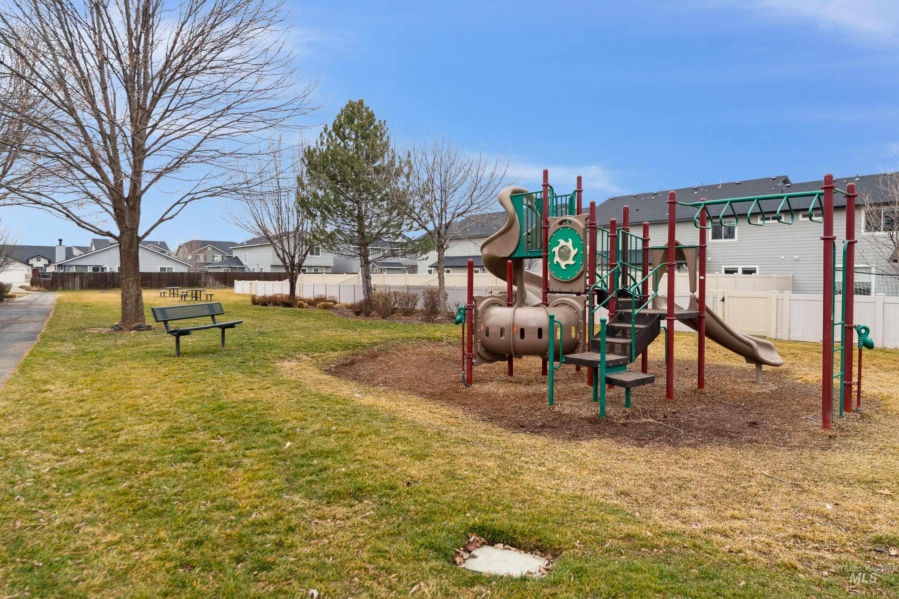 825 W Woodpine St, Meridian, Idaho 83646, 4 Bedrooms, 2.5 Bathrooms, Residential For Sale, Price $485,000,MLS 98974855