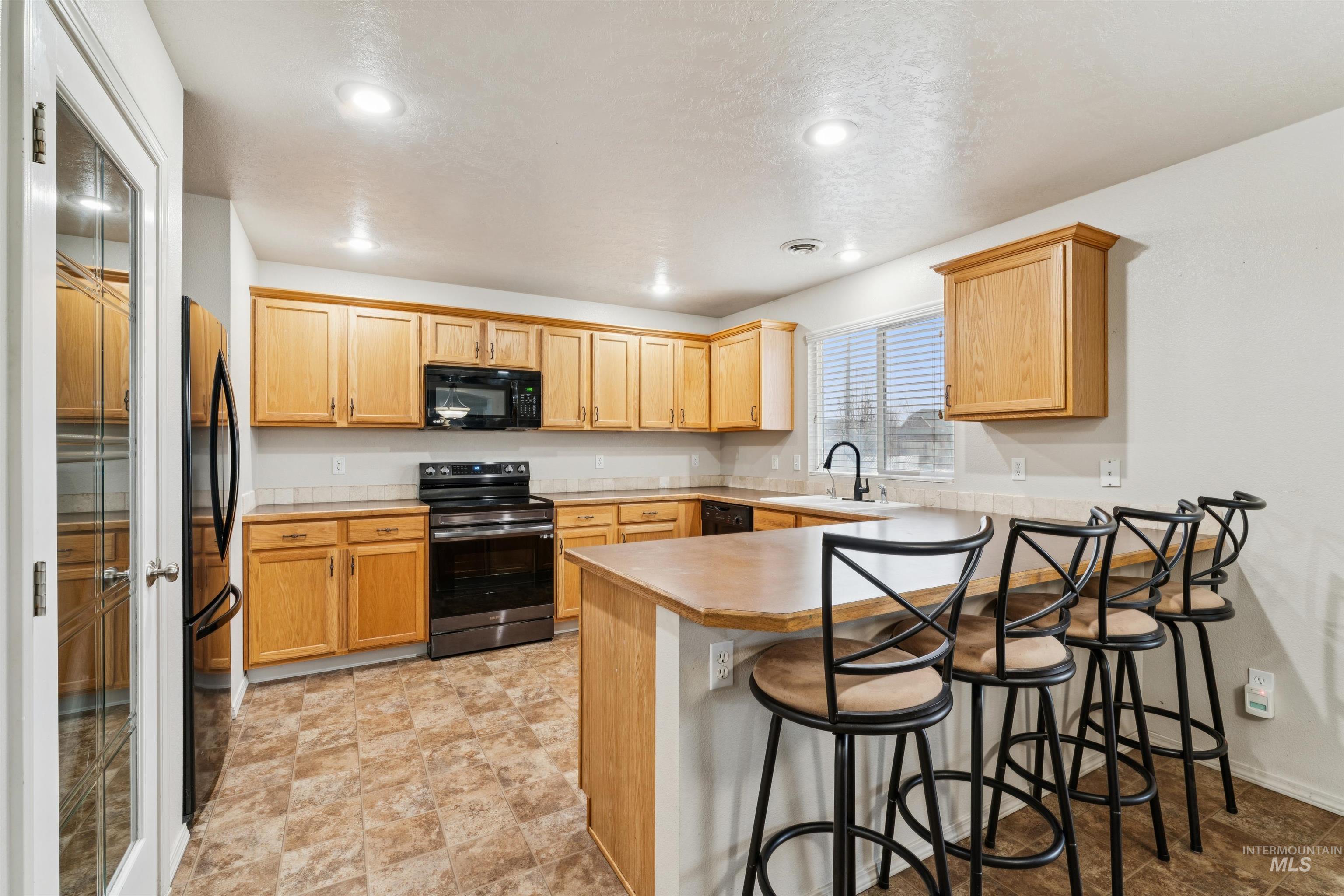 825 W Woodpine St, Meridian, Idaho 83646, 4 Bedrooms, 2.5 Bathrooms, Residential For Sale, Price $485,000, 98974855