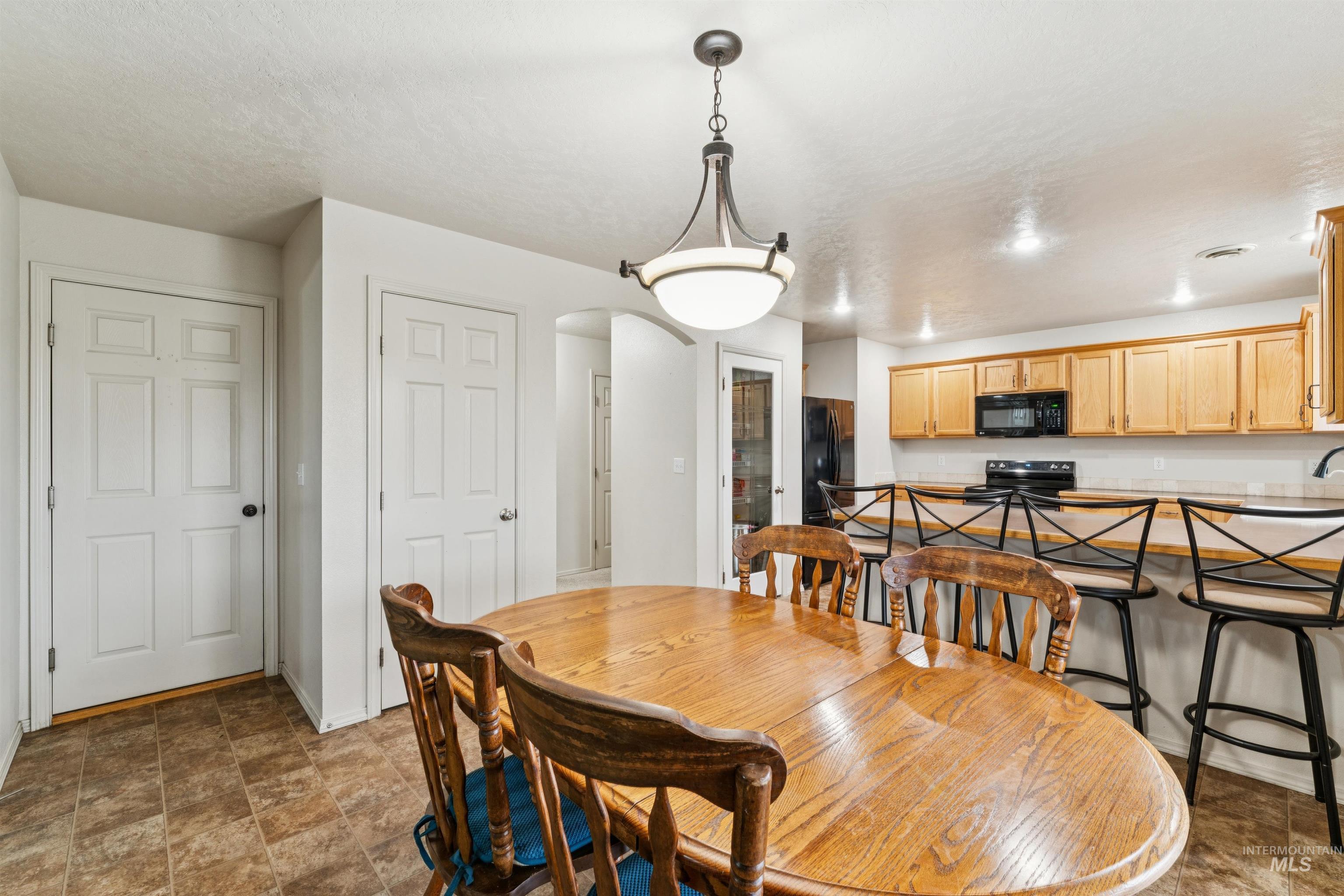 825 W Woodpine St, Meridian, Idaho 83646, 4 Bedrooms, 2.5 Bathrooms, Residential For Sale, Price $485,000, 98974855