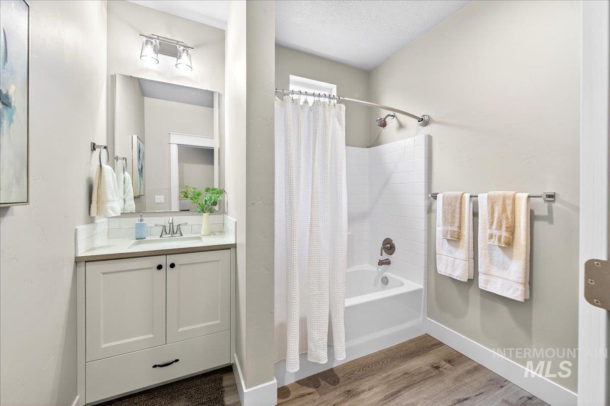 63 S Ravine Way, Nampa, Idaho 83687, 4 Bedrooms, 2 Bathrooms, Residential For Sale, Price $529,000,MLS 98974856