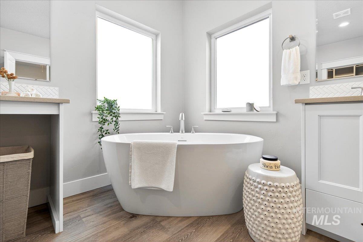 63 S Ravine Way, Nampa, Idaho 83687, 4 Bedrooms, 2 Bathrooms, Residential For Sale, Price $529,000,MLS 98974856