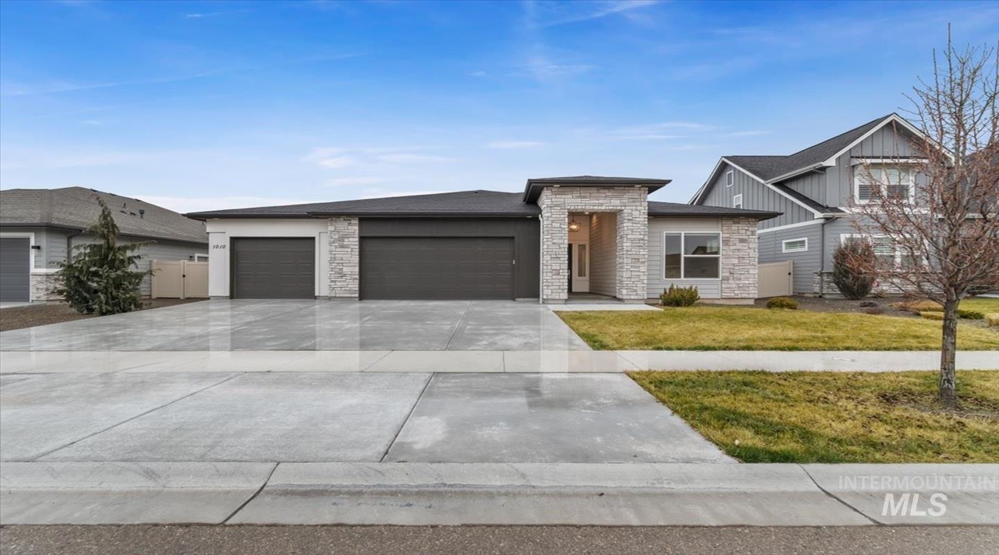 1010 E Tucman Street, Kuna, Idaho 83634, 4 Bedrooms, 3 Bathrooms, Residential For Sale, Price $679,900,MLS 98974857