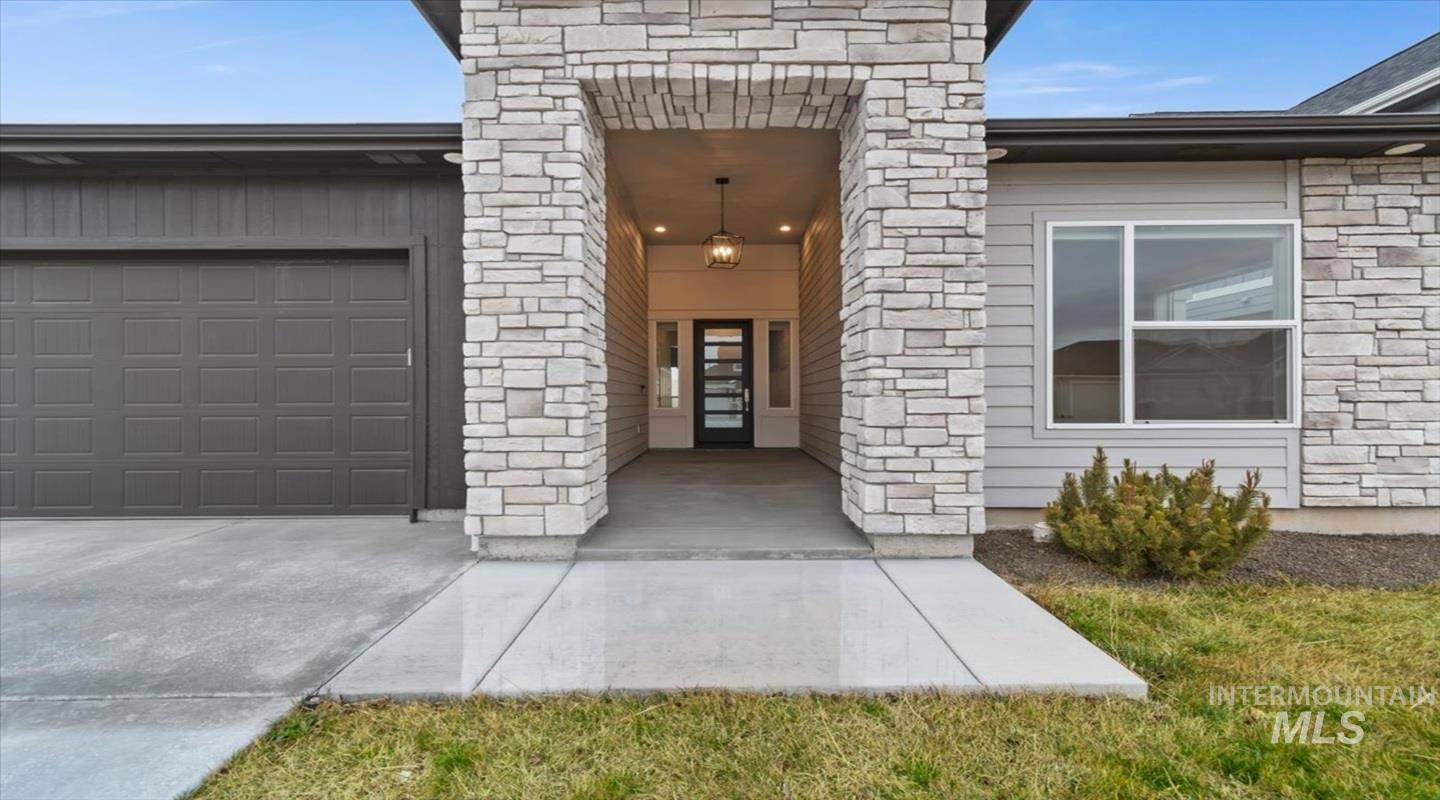 1010 E Tucman Street, Kuna, Idaho 83634, 4 Bedrooms, 3 Bathrooms, Residential For Sale, Price $679,900,MLS 98974857