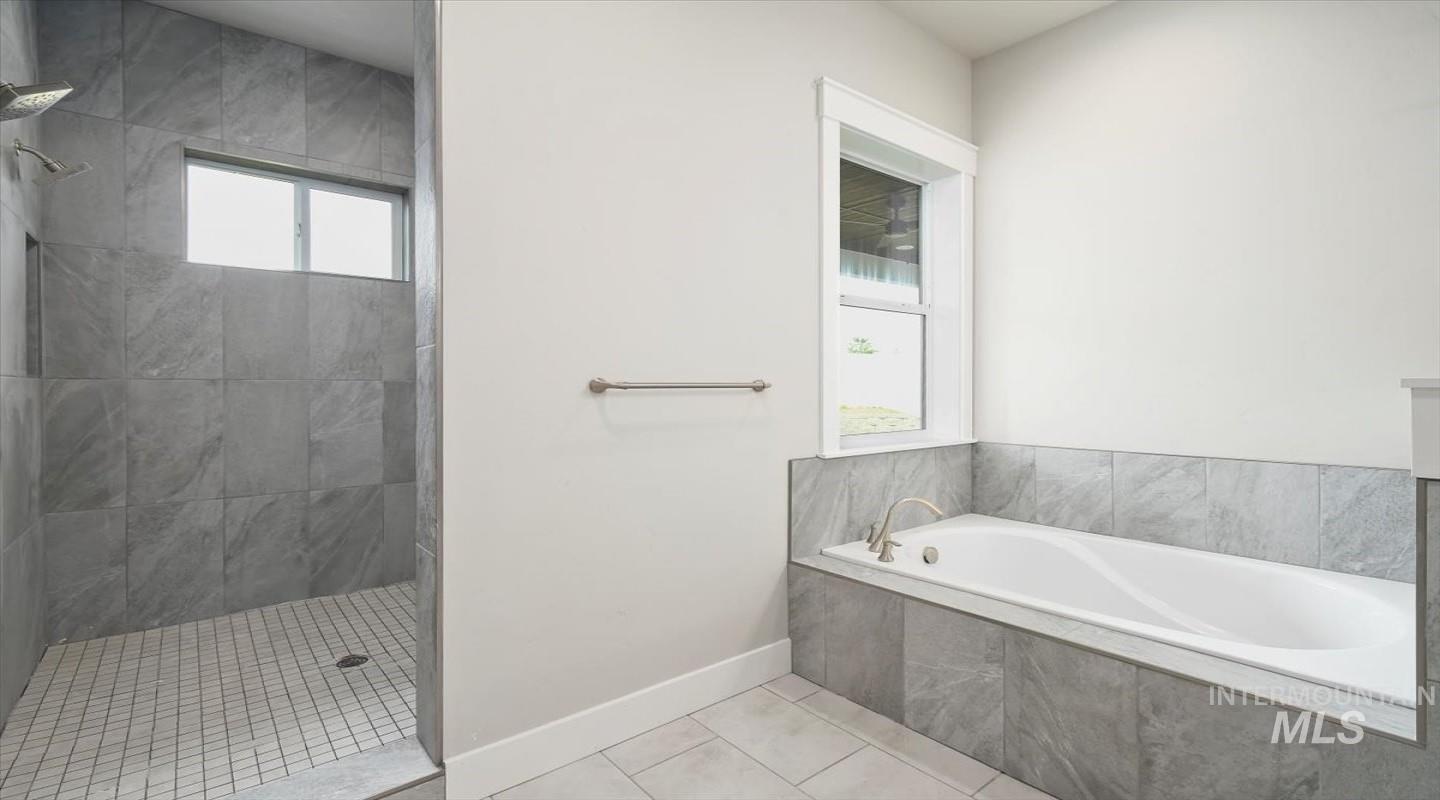 1010 E Tucman Street, Kuna, Idaho 83634, 4 Bedrooms, 3 Bathrooms, Residential For Sale, Price $679,900,MLS 98974857