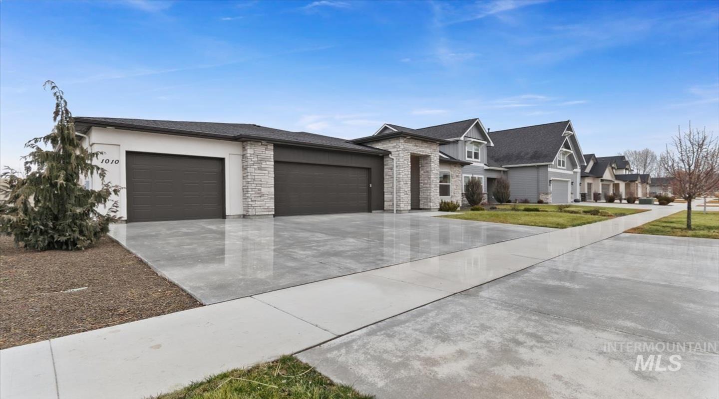 1010 E Tucman Street, Kuna, Idaho 83634, 4 Bedrooms, 3 Bathrooms, Residential For Sale, Price $679,900,MLS 98974857