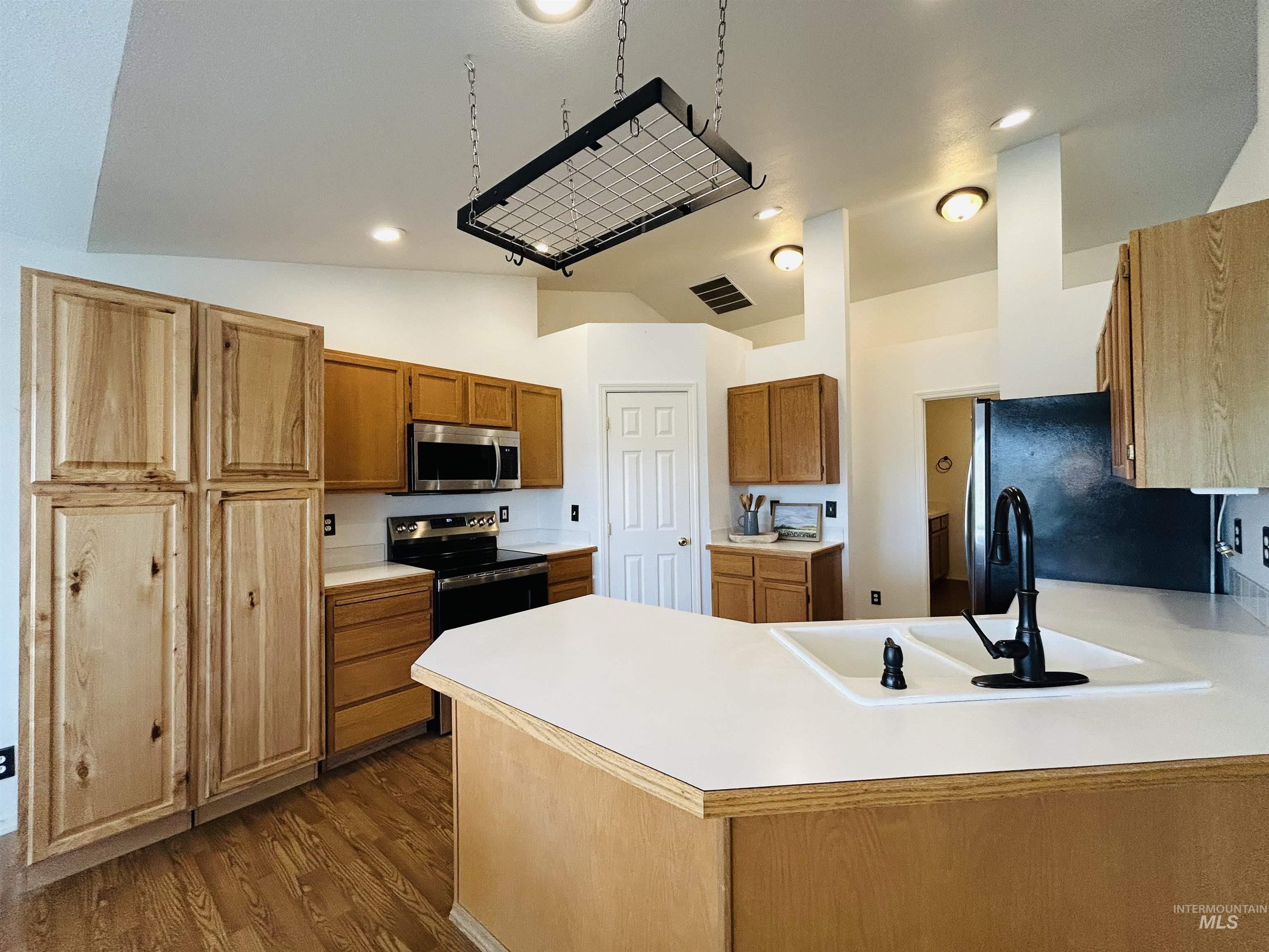 5842 Old Bruneau Hwy, Marsing, Idaho 83639, 3 Bedrooms, 2 Bathrooms, Residential For Sale, Price $630,000,MLS 98974858