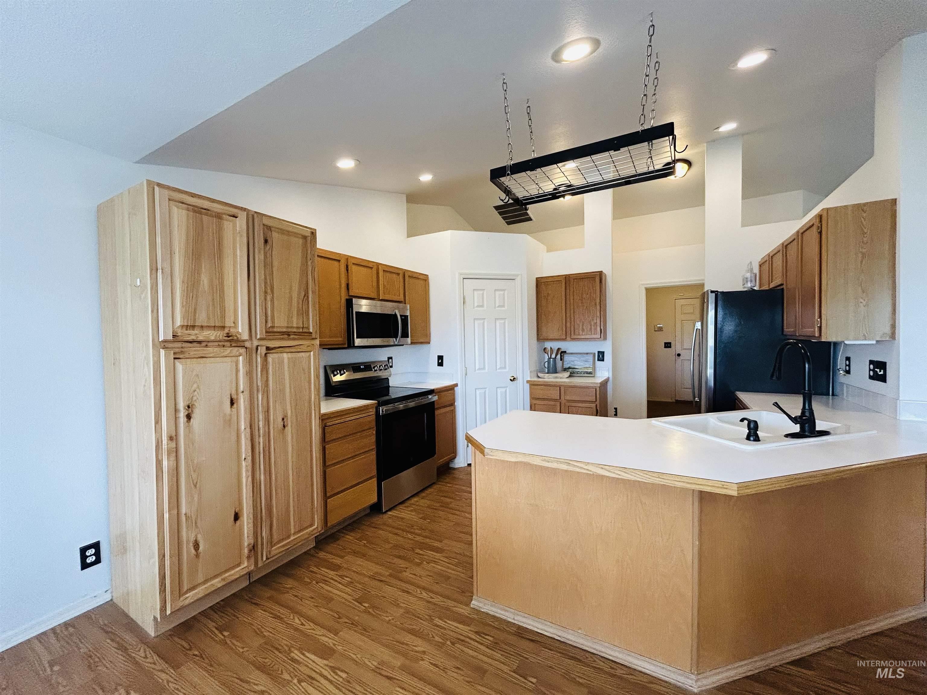 5842 Old Bruneau Hwy, Marsing, Idaho 83639, 3 Bedrooms, 2 Bathrooms, Residential For Sale, Price $630,000,MLS 98974858