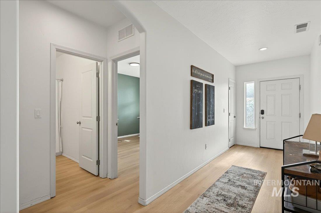 1864 E Jade Falls, Kuna, Idaho 83634, 3 Bedrooms, 2 Bathrooms, Residential For Sale, Price $468,000,MLS 98974864