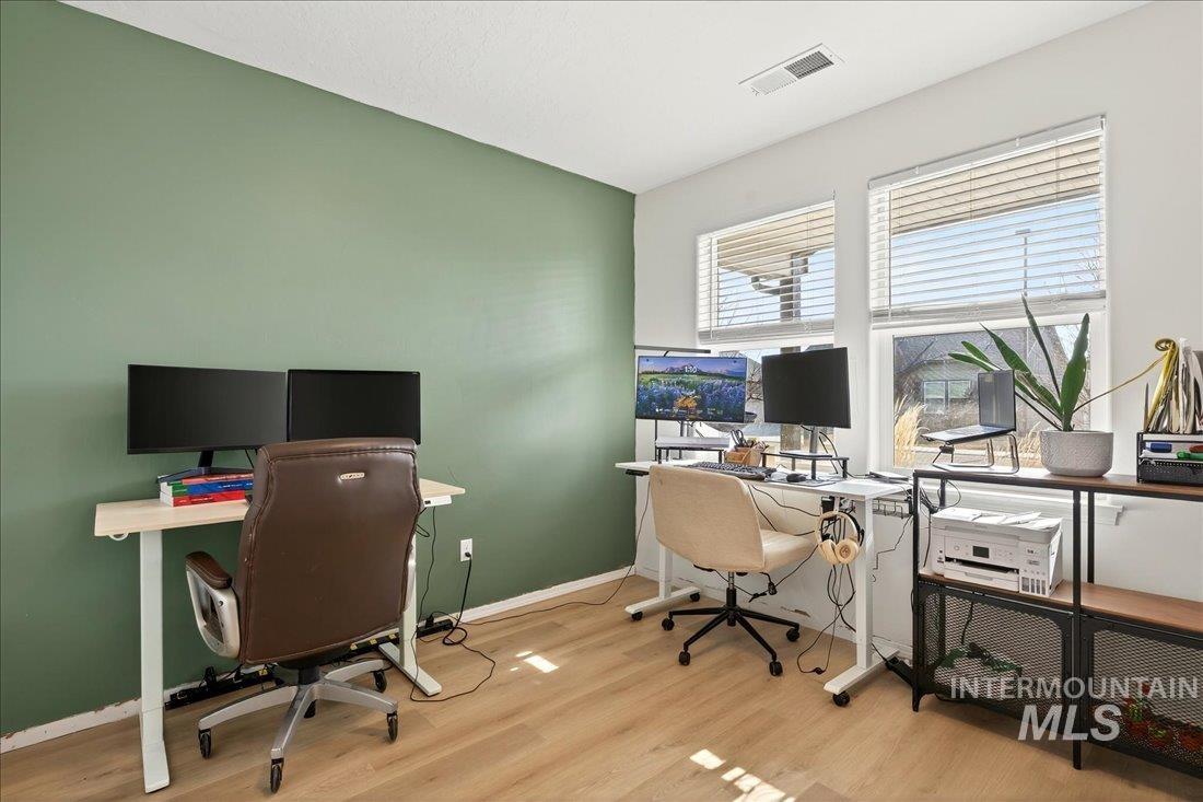 1864 E Jade Falls, Kuna, Idaho 83634, 3 Bedrooms, 2 Bathrooms, Residential For Sale, Price $468,000,MLS 98974864