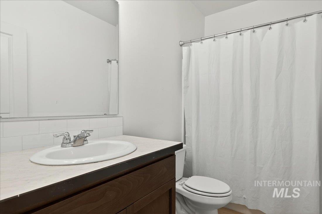 1864 E Jade Falls, Kuna, Idaho 83634, 3 Bedrooms, 2 Bathrooms, Residential For Sale, Price $468,000,MLS 98974864