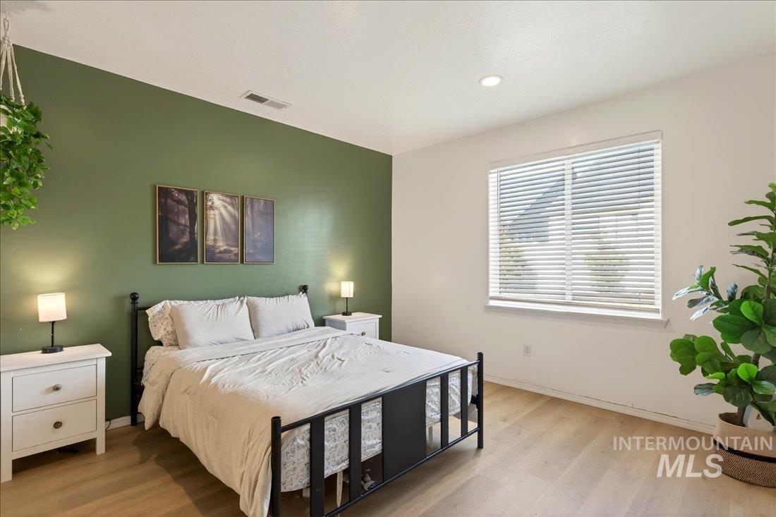 1864 E Jade Falls, Kuna, Idaho 83634, 3 Bedrooms, 2 Bathrooms, Residential For Sale, Price $468,000,MLS 98974864