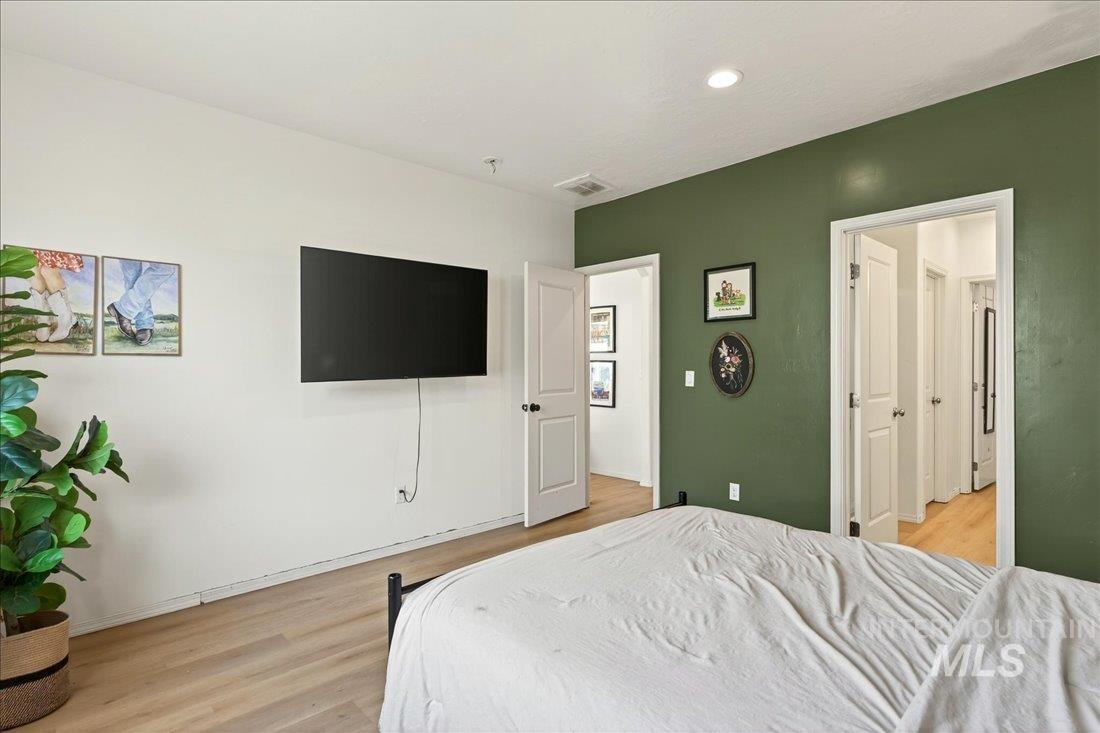 1864 E Jade Falls, Kuna, Idaho 83634, 3 Bedrooms, 2 Bathrooms, Residential For Sale, Price $468,000,MLS 98974864