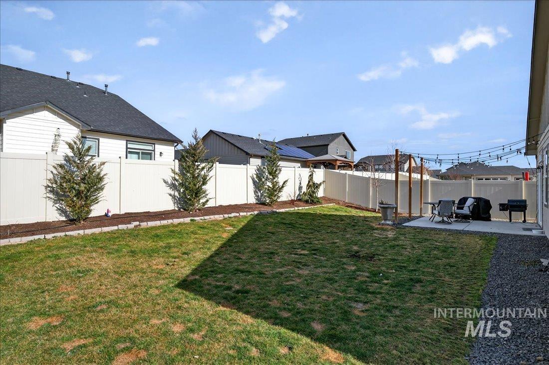 1864 E Jade Falls, Kuna, Idaho 83634, 3 Bedrooms, 2 Bathrooms, Residential For Sale, Price $468,000,MLS 98974864