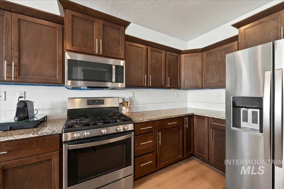 1864 E Jade Falls, Kuna, Idaho 83634, 3 Bedrooms, 2 Bathrooms, Residential For Sale, Price $468,000,MLS 98974864