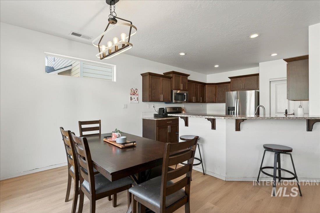 1864 E Jade Falls, Kuna, Idaho 83634, 3 Bedrooms, 2 Bathrooms, Residential For Sale, Price $468,000,MLS 98974864