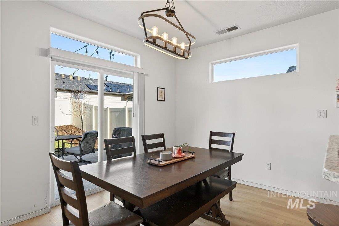 1864 E Jade Falls, Kuna, Idaho 83634, 3 Bedrooms, 2 Bathrooms, Residential For Sale, Price $468,000,MLS 98974864