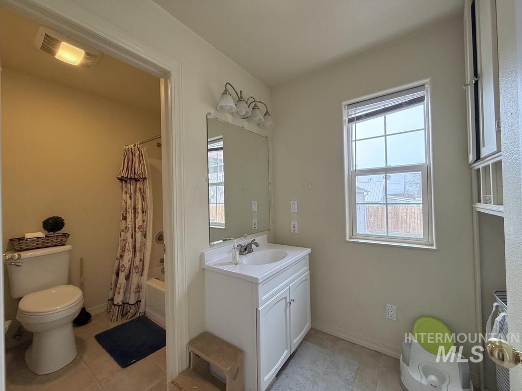 627 S C Street, Grangeville, Idaho 83530, 5 Bedrooms, 3 Bathrooms, Residential For Sale, Price $515,000,MLS 98974865