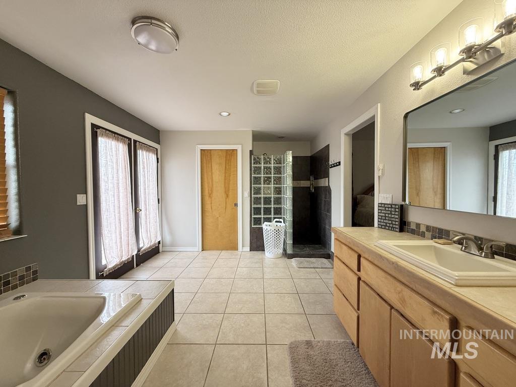 627 S C Street, Grangeville, Idaho 83530, 5 Bedrooms, 3 Bathrooms, Residential For Sale, Price $515,000,MLS 98974865