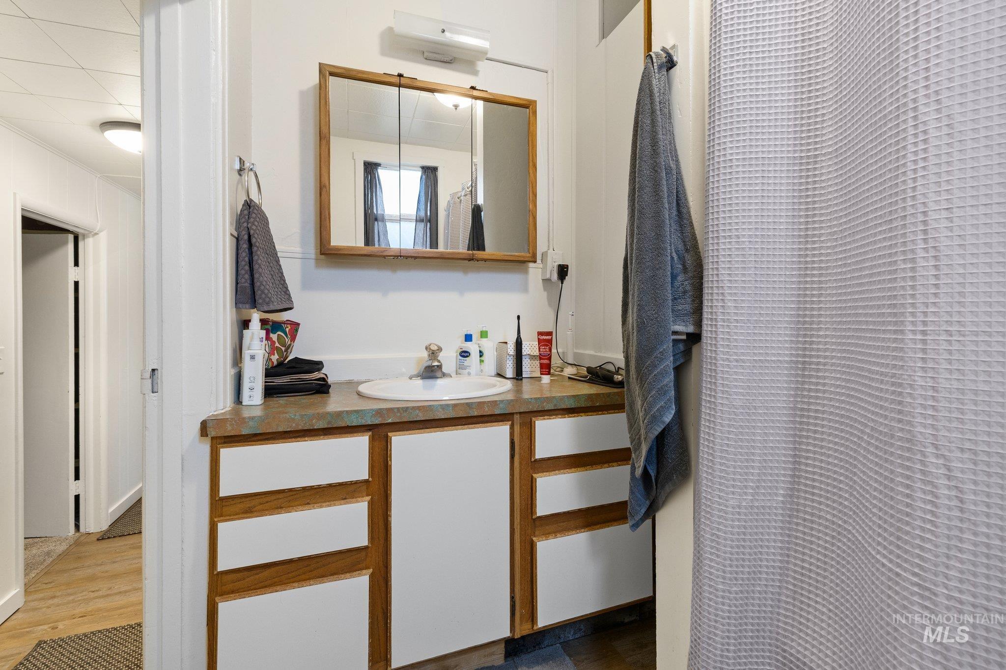 1317 N Arthur St, Caldwell, Idaho 83605, 3 Bedrooms, 1 Bathroom, Residential For Sale, Price $295,000,MLS 98974866