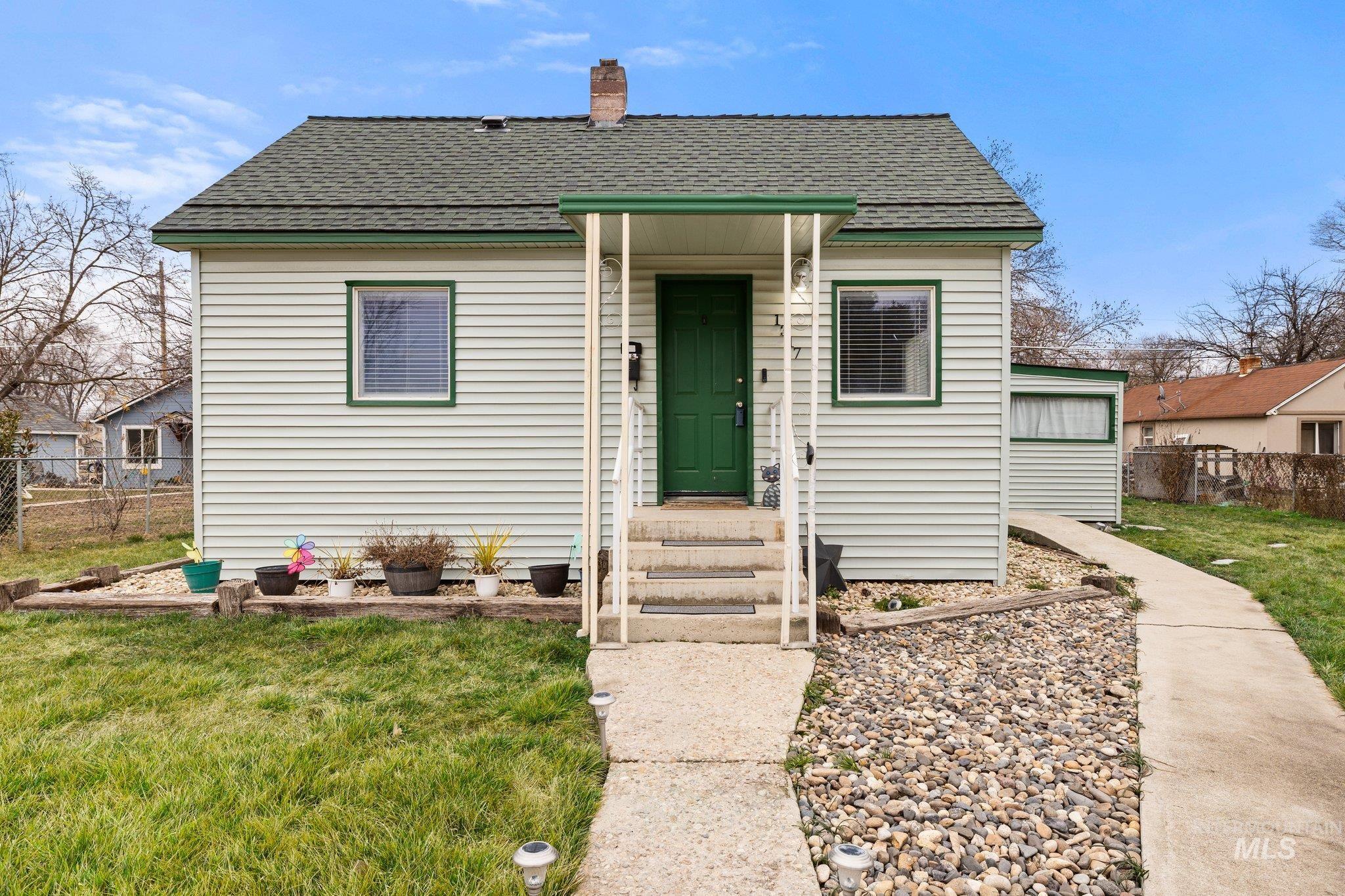 1317 N Arthur St, Caldwell, Idaho 83605, 3 Bedrooms, 1 Bathroom, Residential For Sale, Price $295,000,MLS 98974866