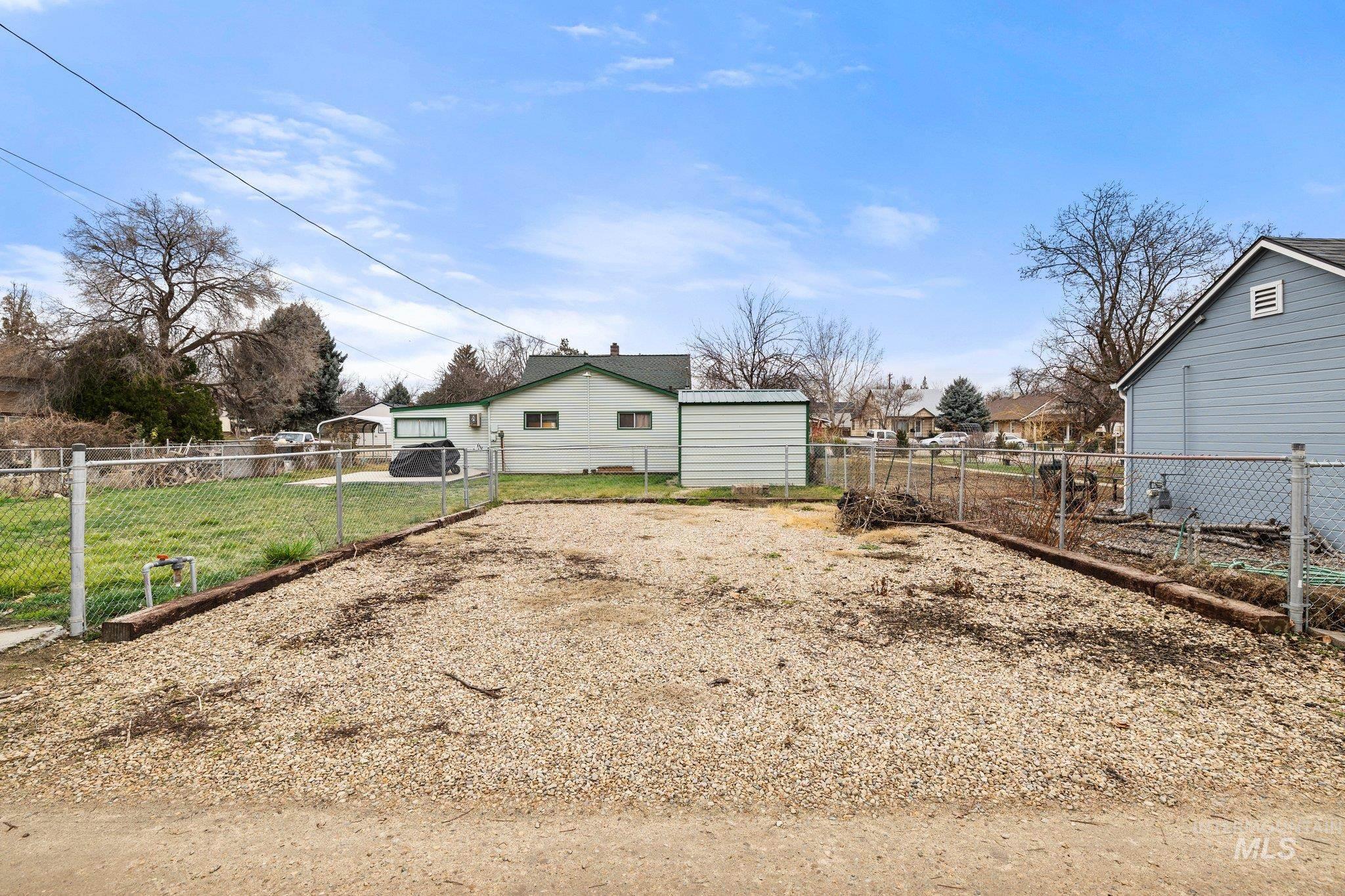 1317 N Arthur St, Caldwell, Idaho 83605, 3 Bedrooms, 1 Bathroom, Residential For Sale, Price $295,000,MLS 98974866