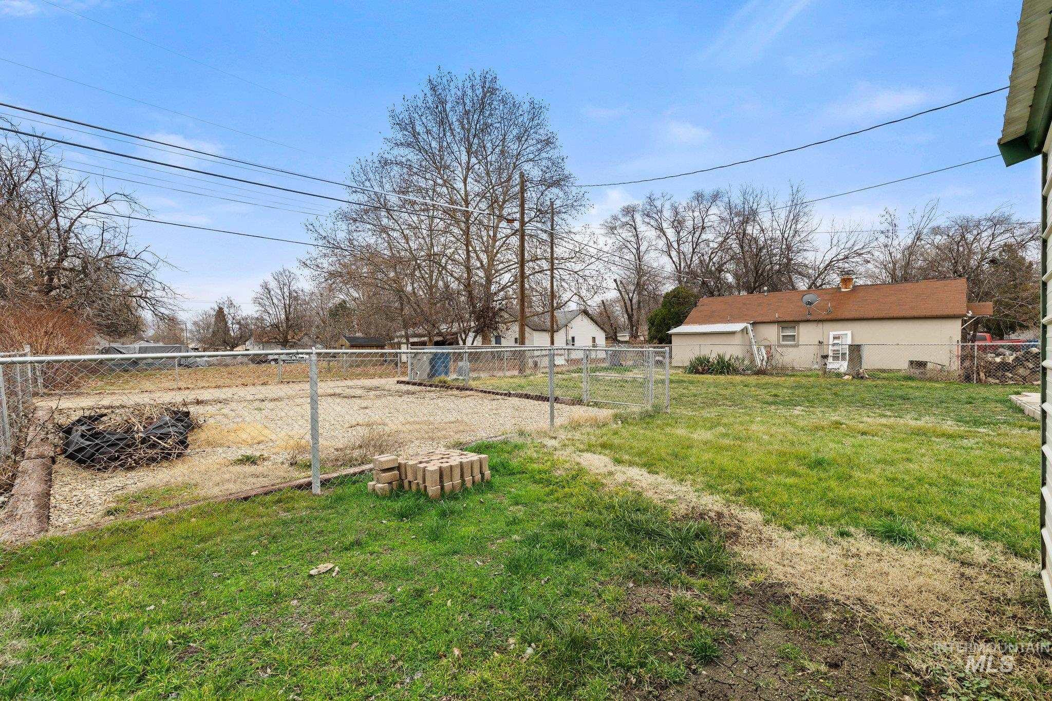 1317 N Arthur St, Caldwell, Idaho 83605, 3 Bedrooms, 1 Bathroom, Residential For Sale, Price $295,000,MLS 98974866