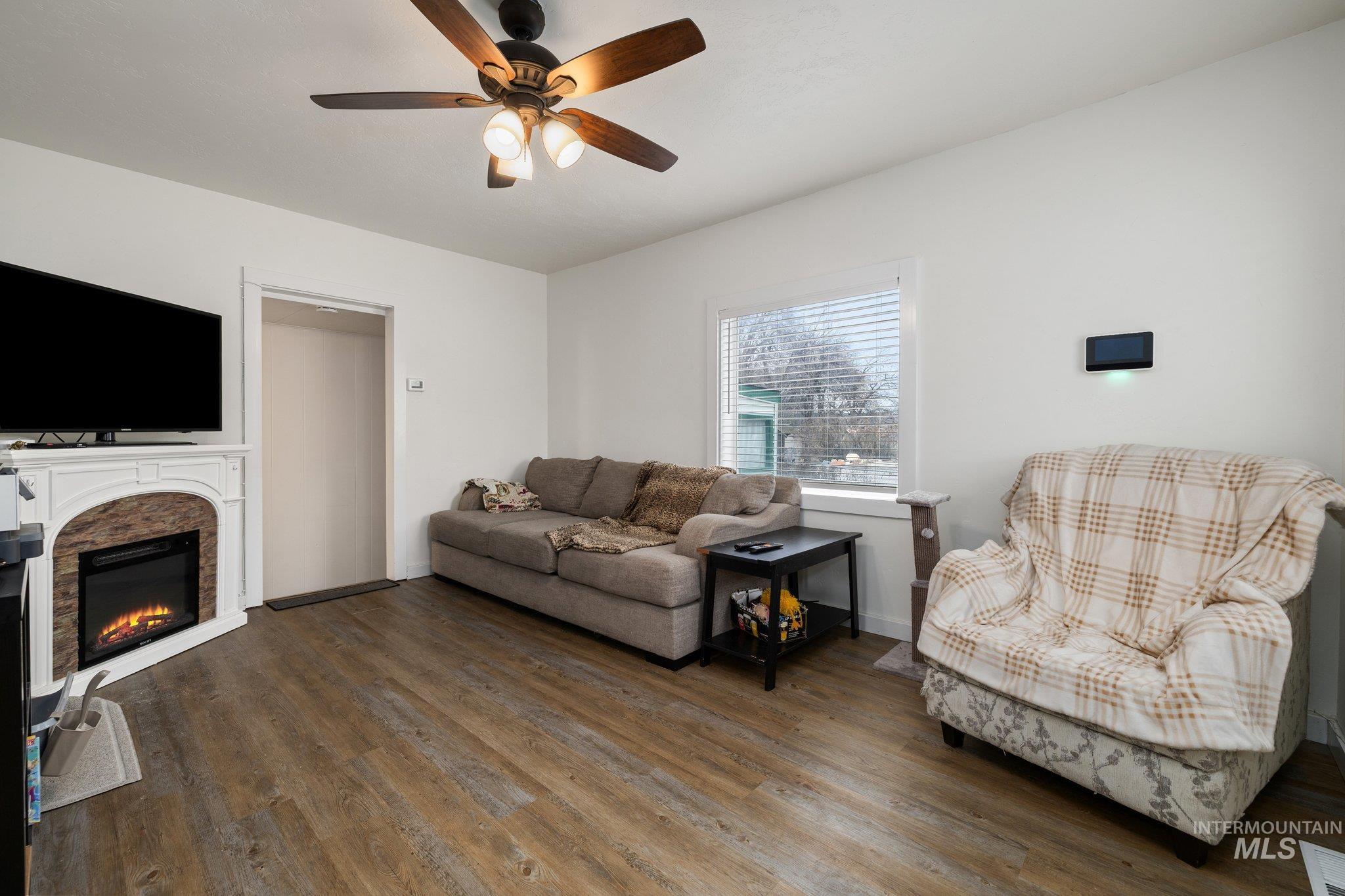 1317 N Arthur St, Caldwell, Idaho 83605, 3 Bedrooms, 1 Bathroom, Residential For Sale, Price $295,000,MLS 98974866