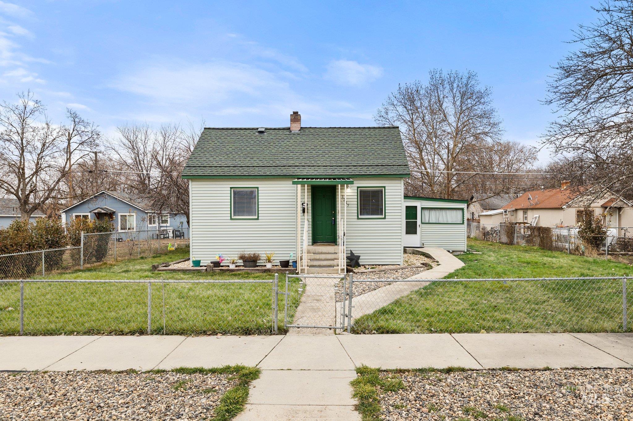 1317 N Arthur St, Caldwell, Idaho 83605, 3 Bedrooms, 1 Bathroom, Residential For Sale, Price $295,000,MLS 98974866