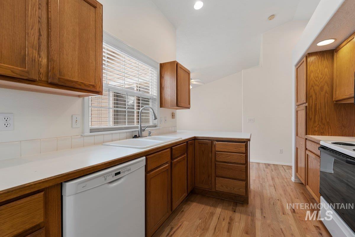 44 S Firwood Ave, Eagle, Idaho 83616, 3 Bedrooms, 2 Bathrooms, Residential For Sale, Price $499,000,MLS 98974870