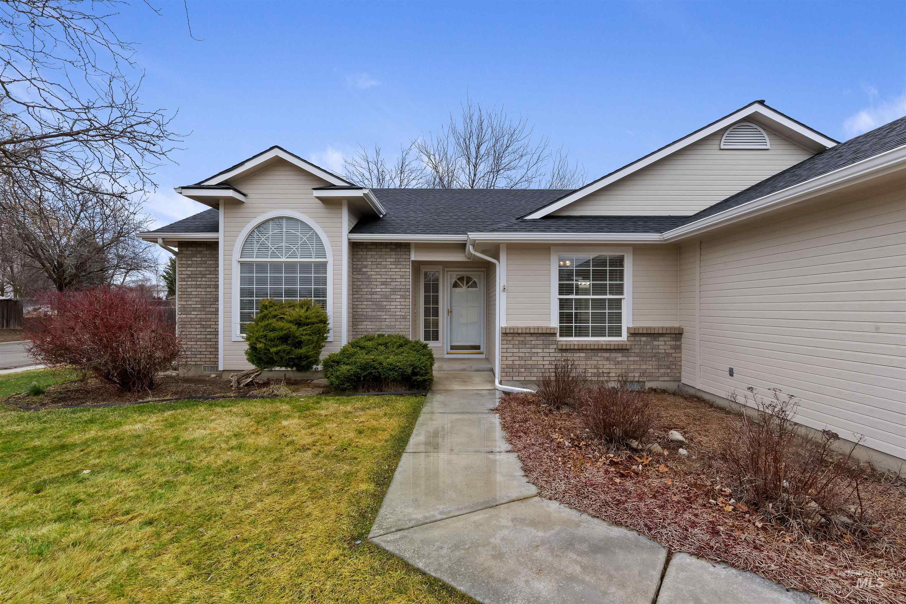 44 S Firwood Ave, Eagle, Idaho 83616, 3 Bedrooms, 2 Bathrooms, Residential For Sale, Price $499,000,MLS 98974870