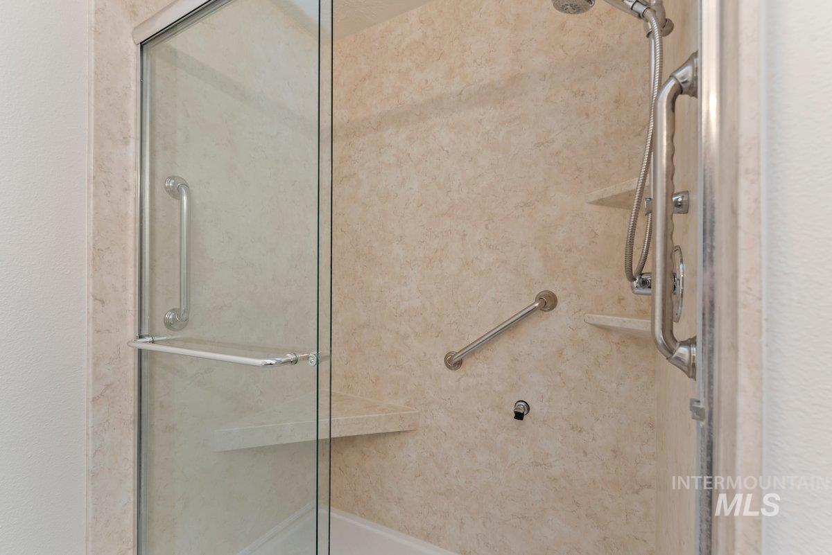 44 S Firwood Ave, Eagle, Idaho 83616, 3 Bedrooms, 2 Bathrooms, Residential For Sale, Price $499,000,MLS 98974870