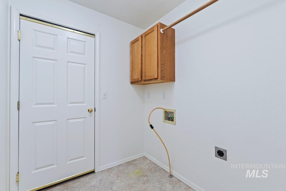 44 S Firwood Ave, Eagle, Idaho 83616, 3 Bedrooms, 2 Bathrooms, Residential For Sale, Price $499,000,MLS 98974870