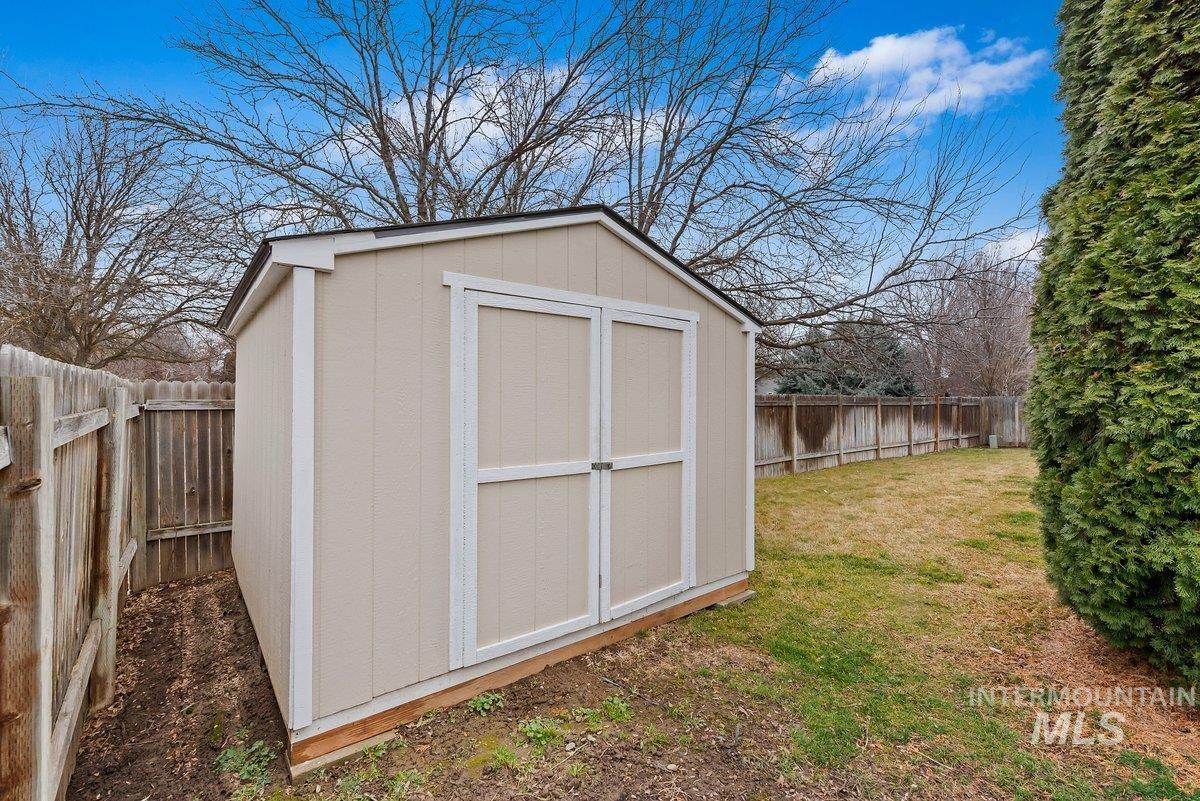 44 S Firwood Ave, Eagle, Idaho 83616, 3 Bedrooms, 2 Bathrooms, Residential For Sale, Price $499,000,MLS 98974870