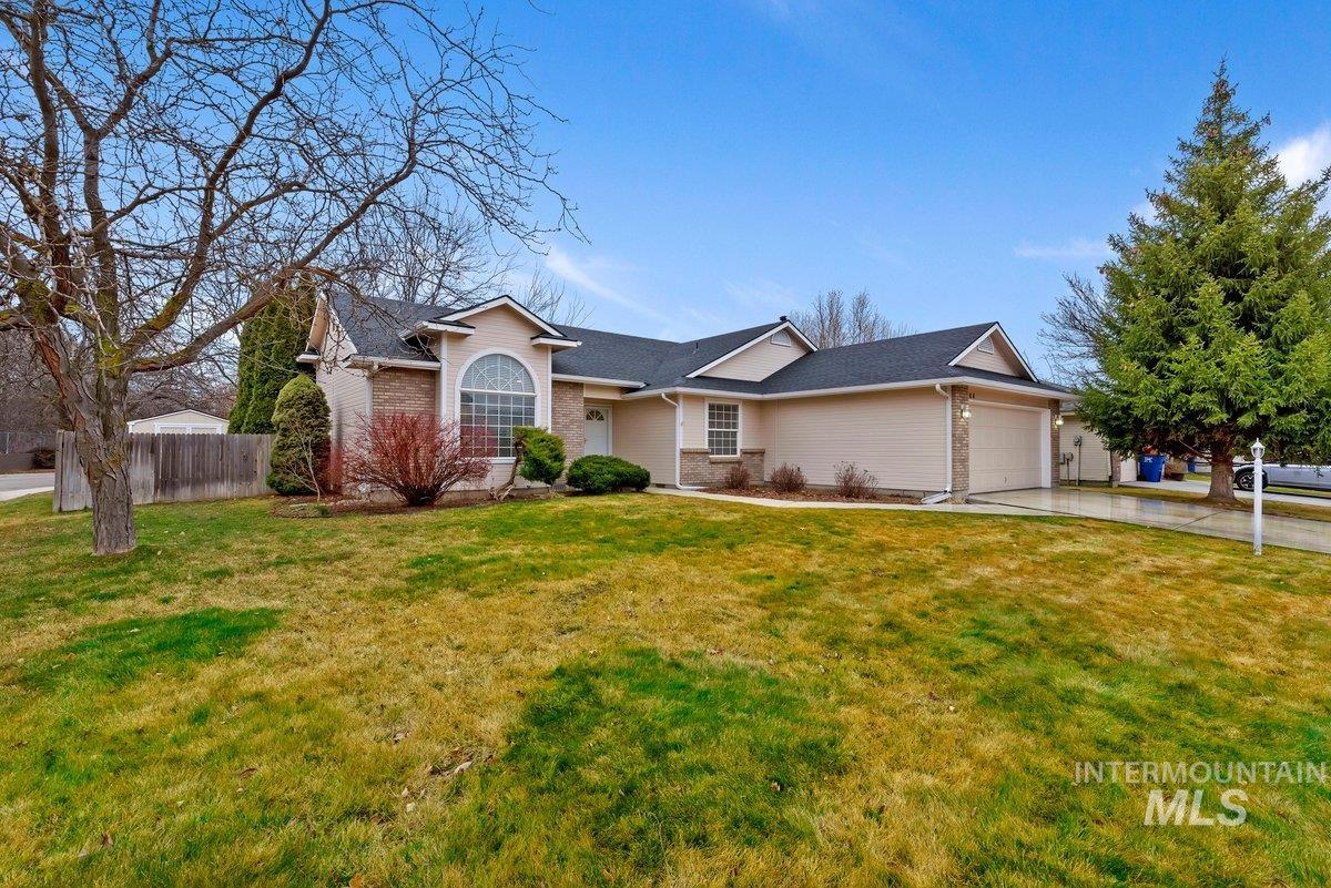 44 S Firwood Ave, Eagle, Idaho 83616, 3 Bedrooms, 2 Bathrooms, Residential For Sale, Price $499,000,MLS 98974870