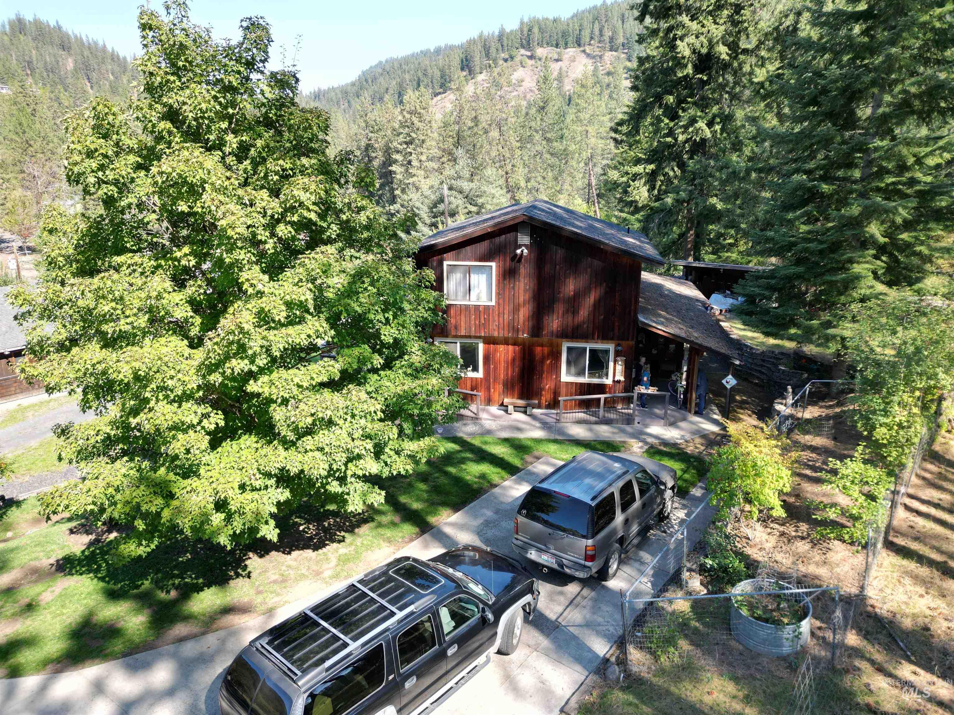 122 Oak Lane, Orofino, Idaho 83544, 3 Bedrooms, 3 Bathrooms, Residential For Sale, Price $390,000,MLS 98974871