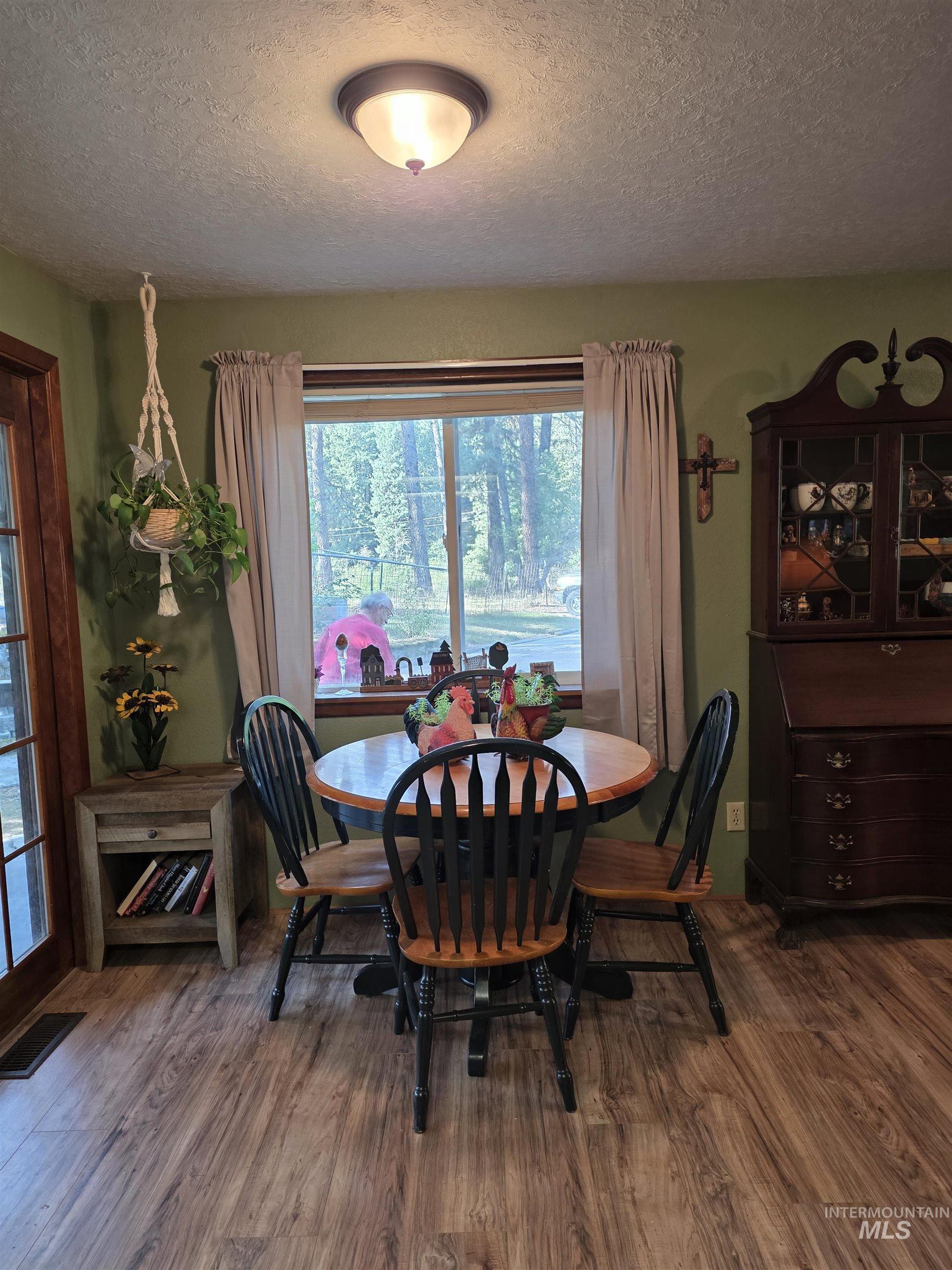 122 Oak Lane, Orofino, Idaho 83544, 3 Bedrooms, 3 Bathrooms, Residential For Sale, Price $390,000,MLS 98974871