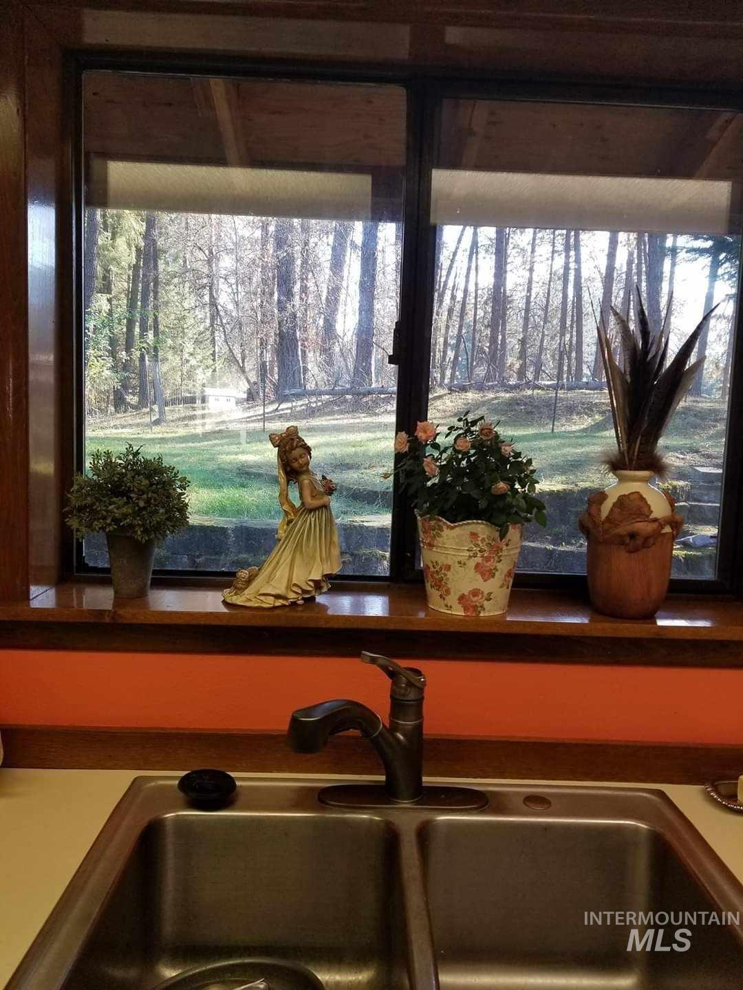 122 Oak Lane, Orofino, Idaho 83544, 3 Bedrooms, 3 Bathrooms, Residential For Sale, Price $390,000,MLS 98974871