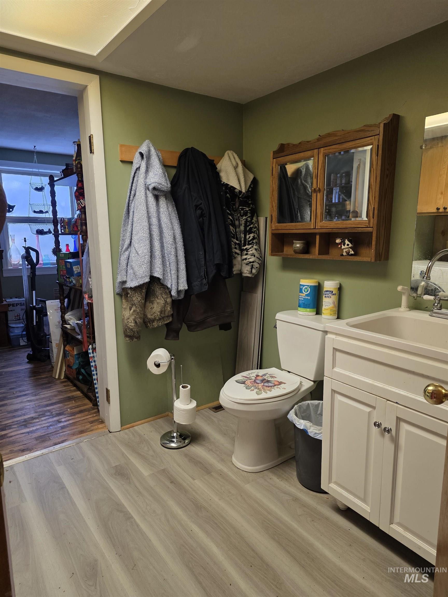 122 Oak Lane, Orofino, Idaho 83544, 3 Bedrooms, 3 Bathrooms, Residential For Sale, Price $390,000,MLS 98974871