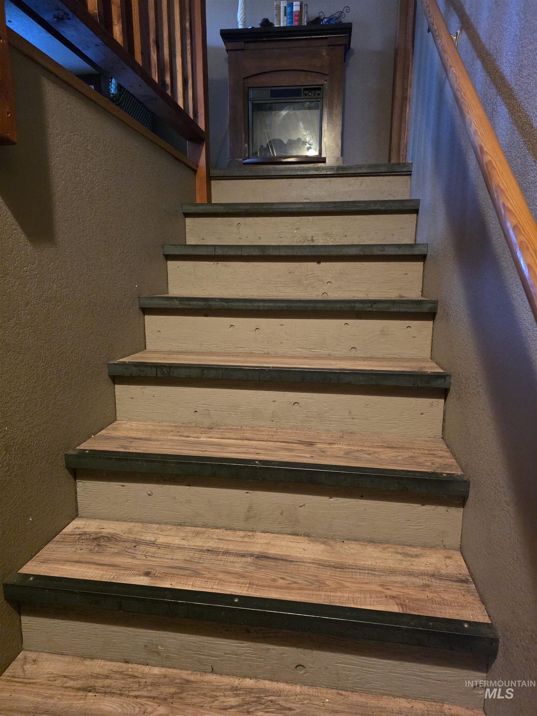 122 Oak Lane, Orofino, Idaho 83544, 3 Bedrooms, 3 Bathrooms, Residential For Sale, Price $390,000,MLS 98974871