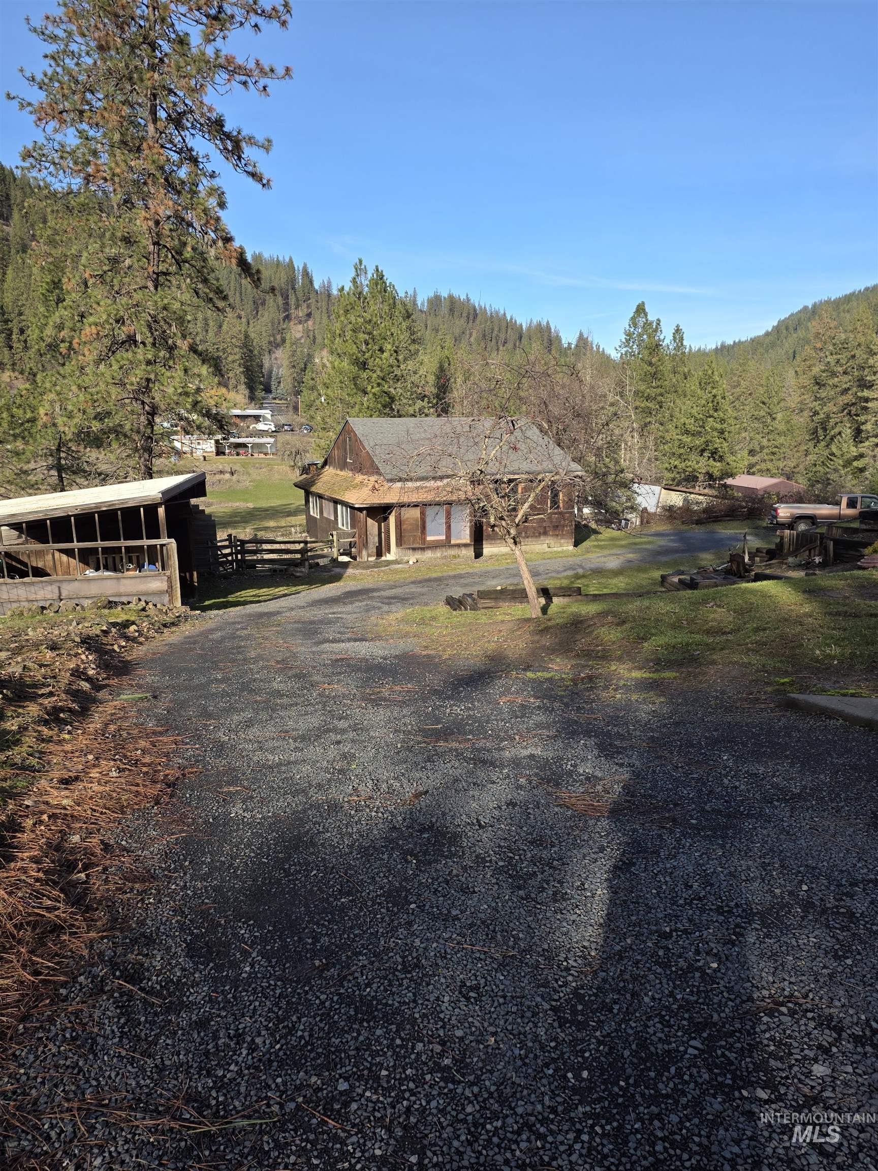 122 Oak Lane, Orofino, Idaho 83544, 3 Bedrooms, 3 Bathrooms, Residential For Sale, Price $390,000,MLS 98974871