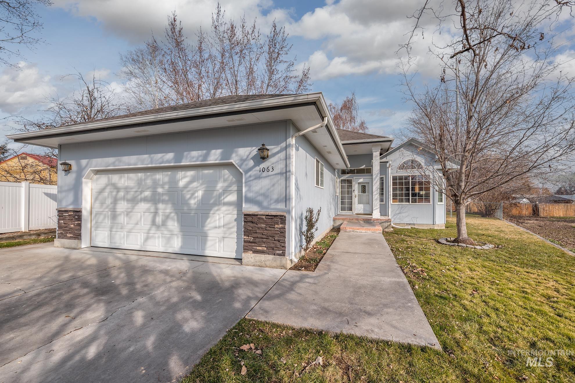 1063 NW 2nd Ave, Ontario, Oregon 97914, 3 Bedrooms, 2 Bathrooms, Residential For Sale, Price $365,000,MLS 98974873