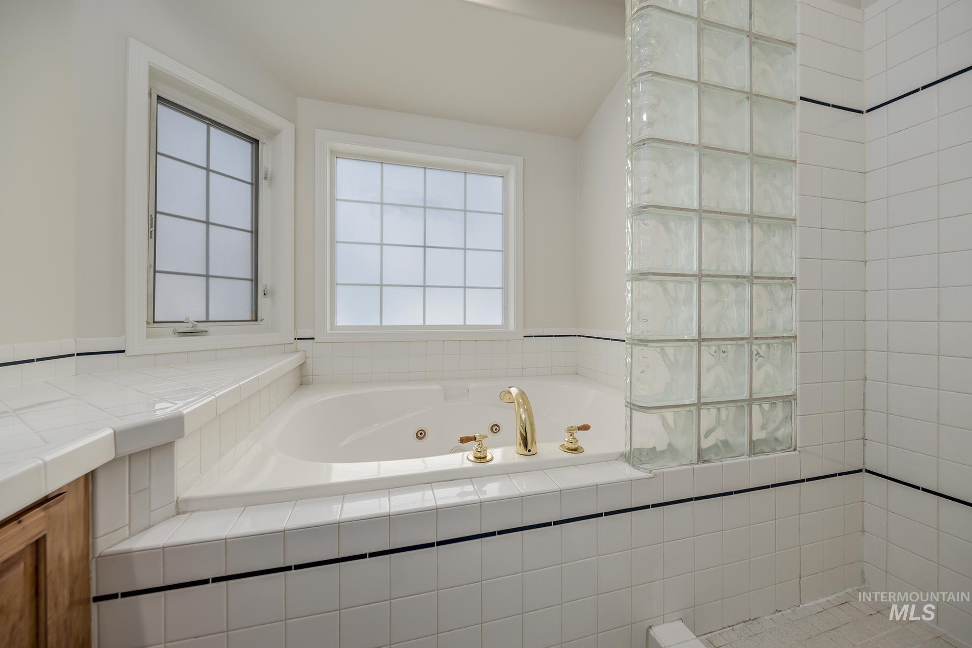 1063 NW 2nd Ave, Ontario, Oregon 97914, 3 Bedrooms, 2 Bathrooms, Residential For Sale, Price $365,000,MLS 98974873