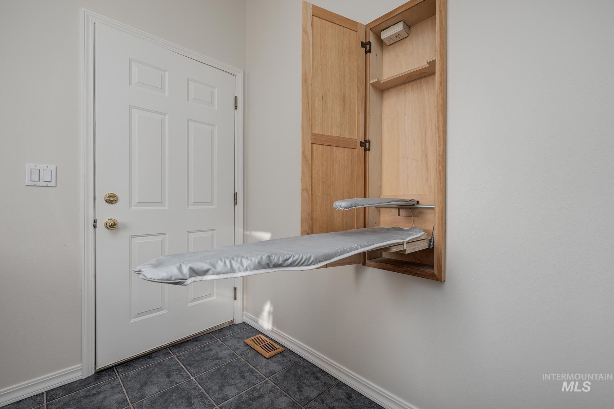 1063 NW 2nd Ave, Ontario, Oregon 97914, 3 Bedrooms, 2 Bathrooms, Residential For Sale, Price $365,000,MLS 98974873