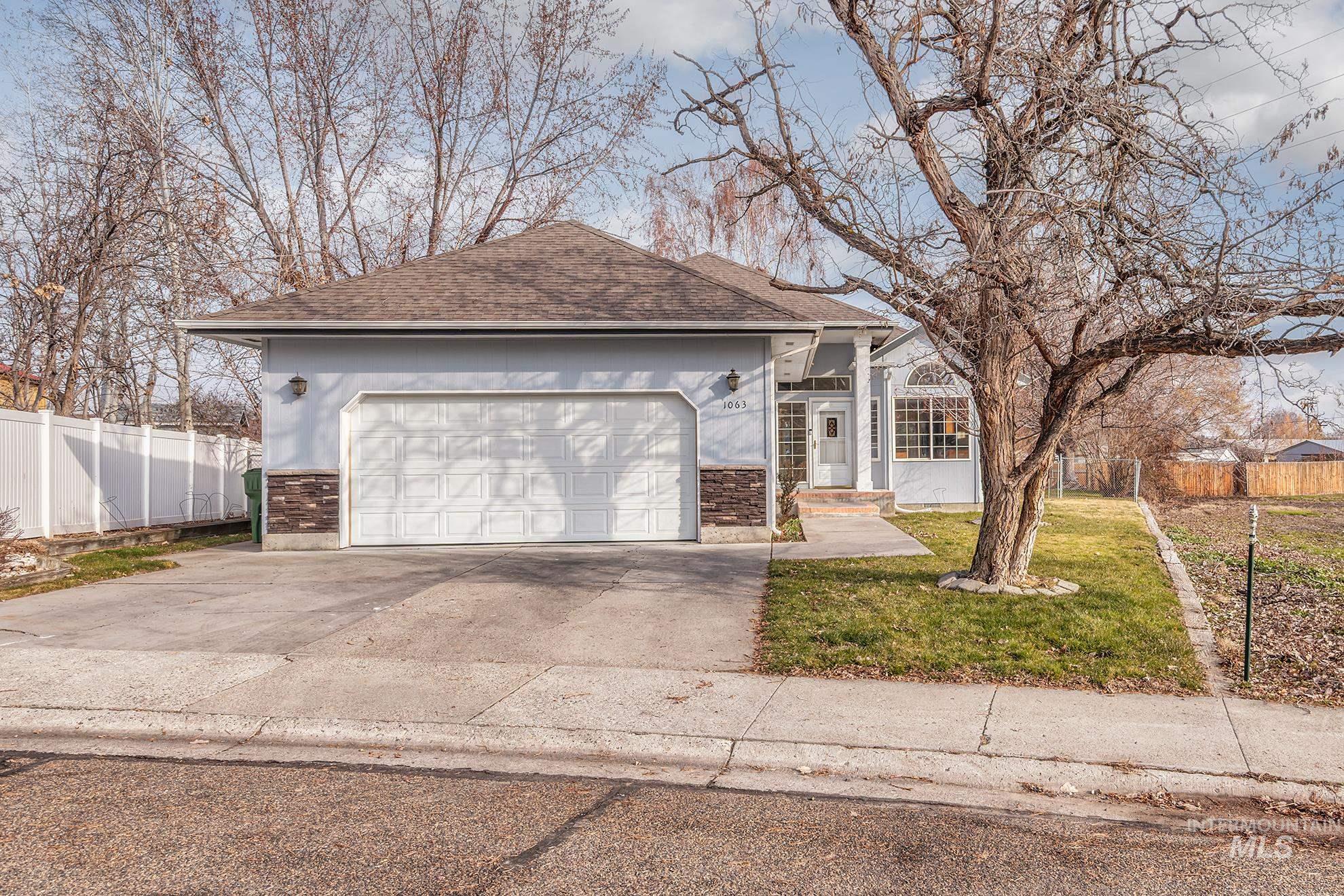 1063 NW 2nd Ave, Ontario, Oregon 97914, 3 Bedrooms, 2 Bathrooms, Residential For Sale, Price $365,000,MLS 98974873