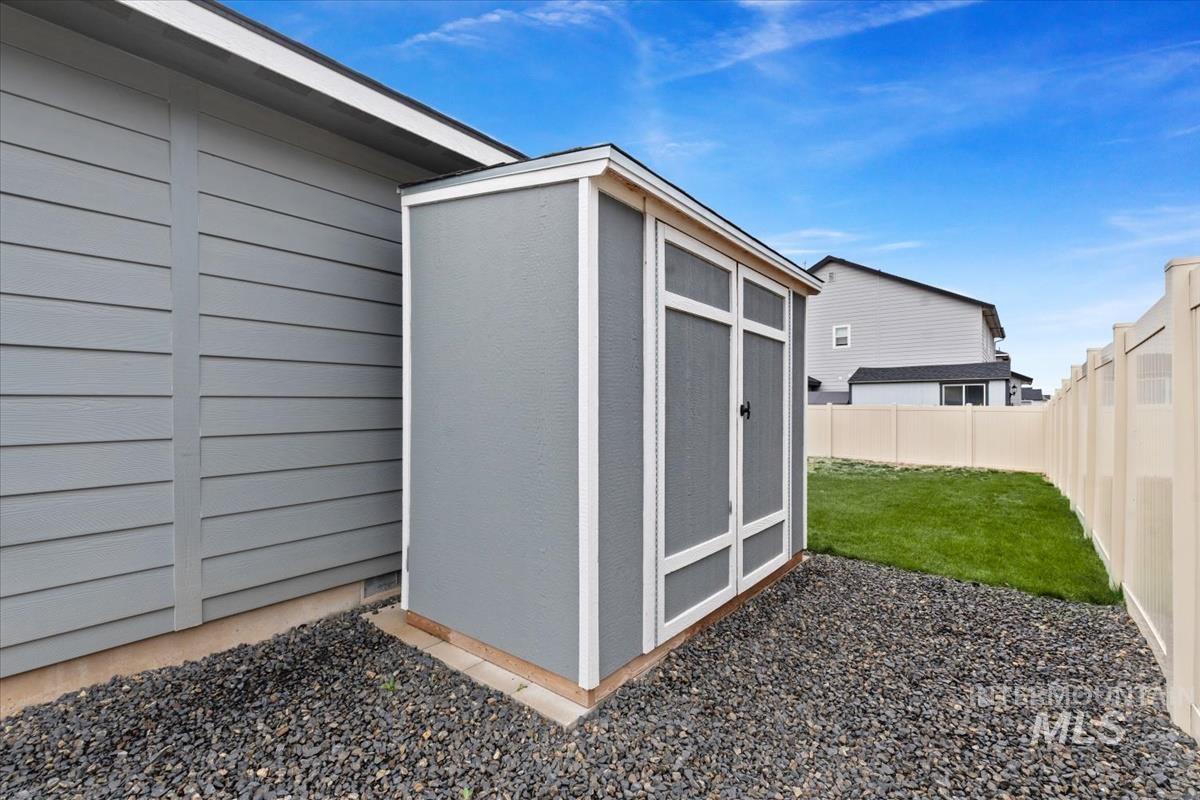 8436 E Copenhaver St, Nampa, Idaho 83687, 3 Bedrooms, 2 Bathrooms, Residential For Sale, Price $390,000,MLS 98974874